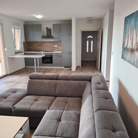 Apartments Patalic โลปาร์ ภายนอก รูปภาพ