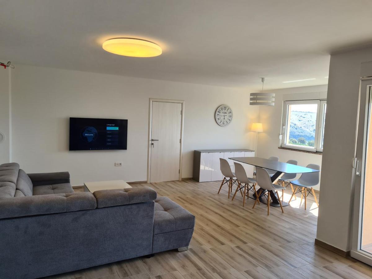 Apartments Patalic โลปาร์ ภายนอก รูปภาพ