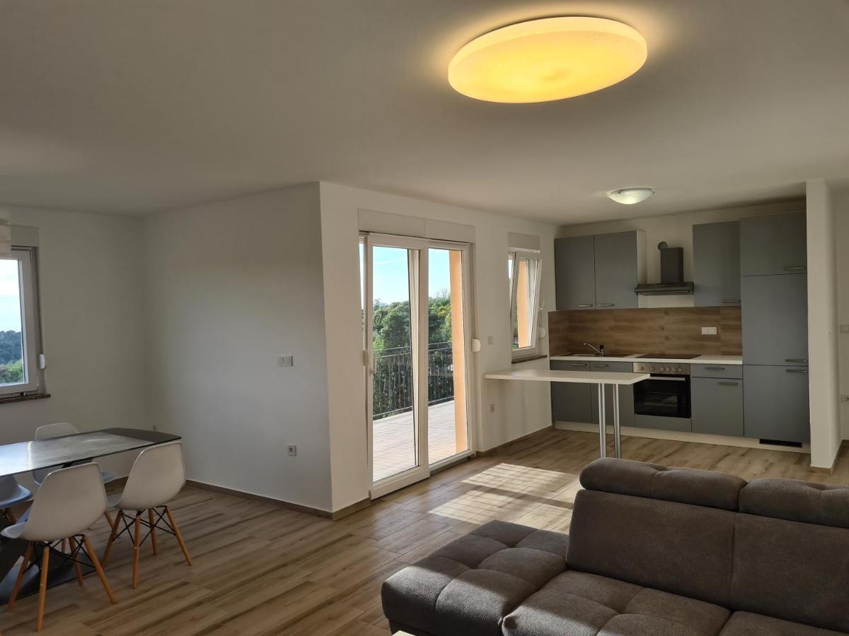 Apartments Patalic โลปาร์ ภายนอก รูปภาพ
