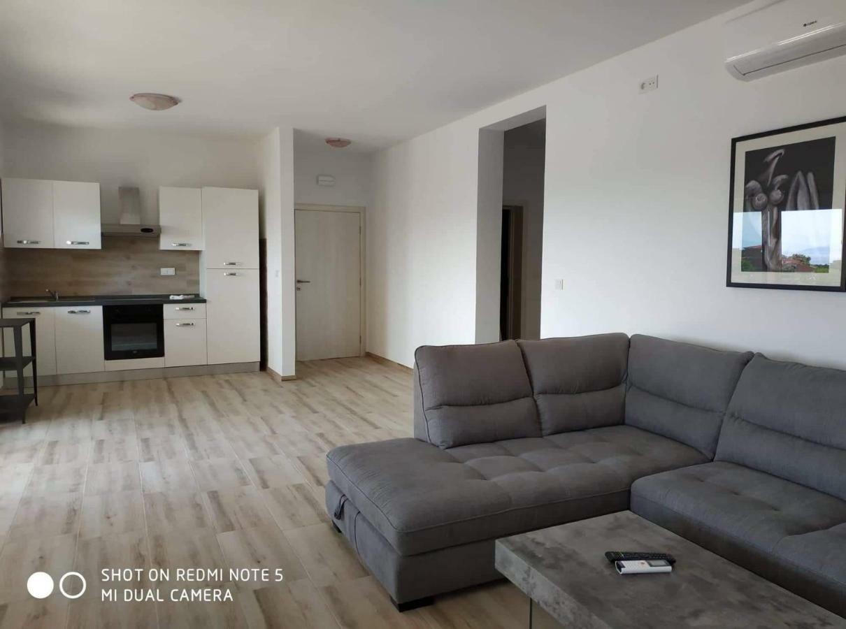 Apartments Patalic โลปาร์ ภายนอก รูปภาพ
