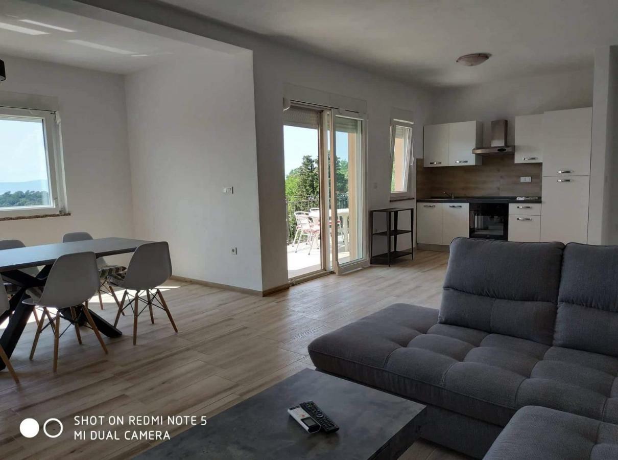 Apartments Patalic โลปาร์ ภายนอก รูปภาพ