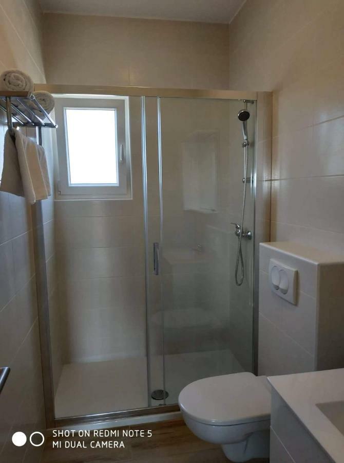 Apartments Patalic โลปาร์ ภายนอก รูปภาพ